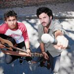Antón Carreño (nieto de Díaz- Ferrán) y Willy Bárcenas (hijo de Luis Bárcenas) se han impuesto al peso de sus apellidos y han convertido el grupo Taburete en un fenómeno musical