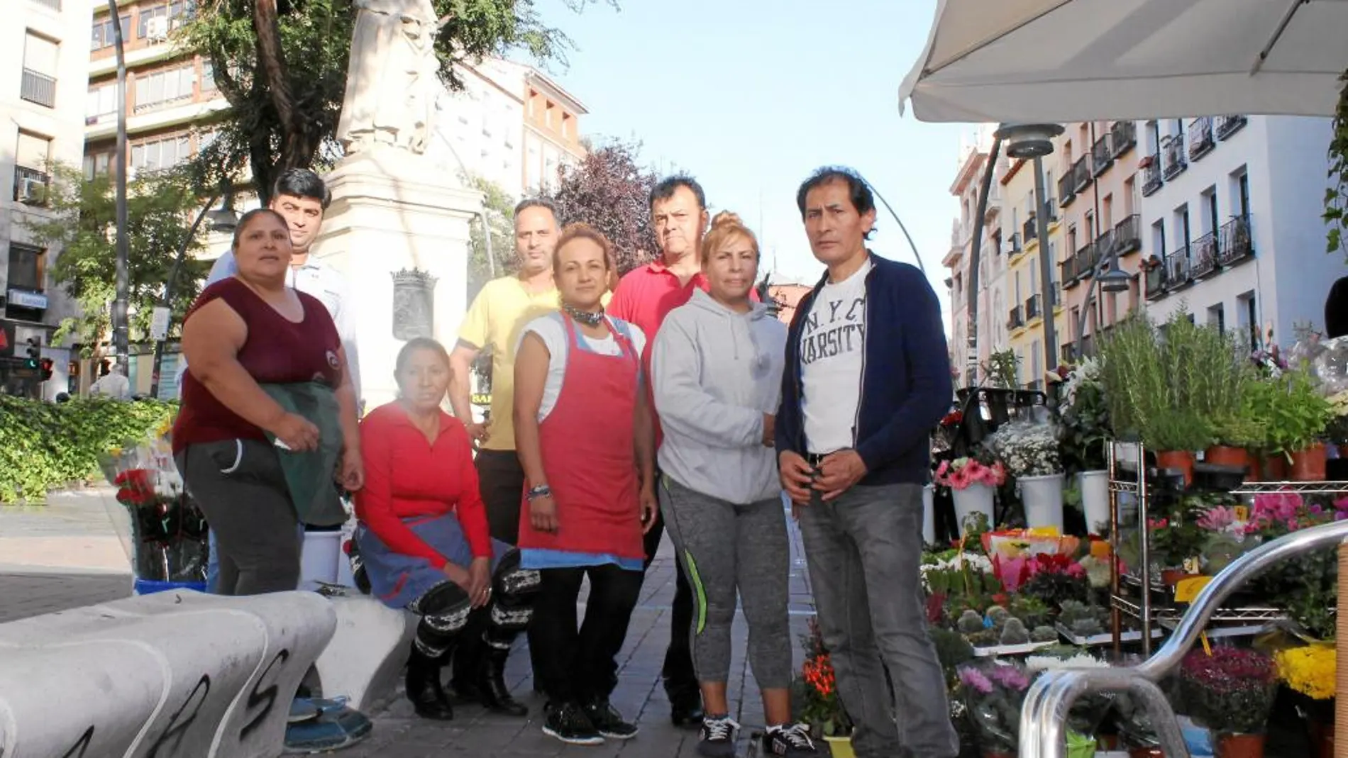 Los floristas de Tirso de Molina están dispuestos a abonar el alquiler directamente al consistorio para poder seguir en la plaza