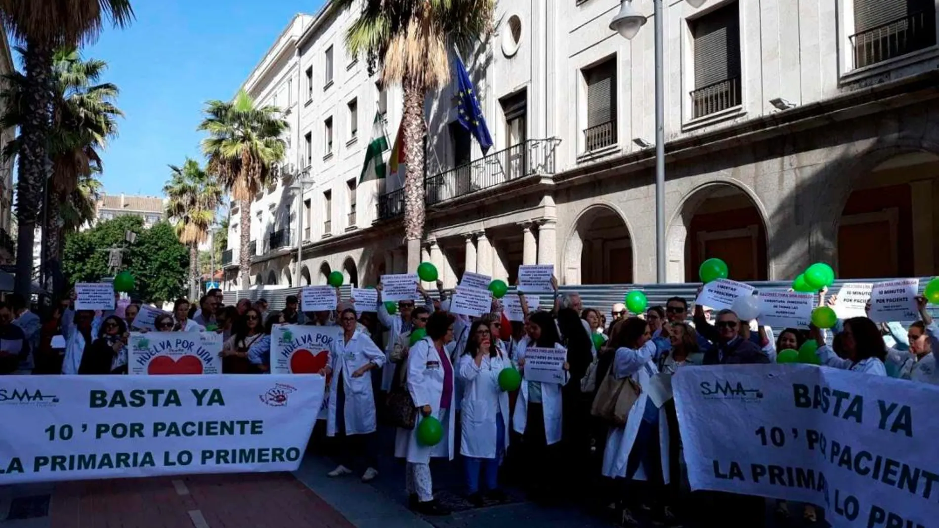 Protesta de médicos de atención primaria en Huelva / Foto: La Razón