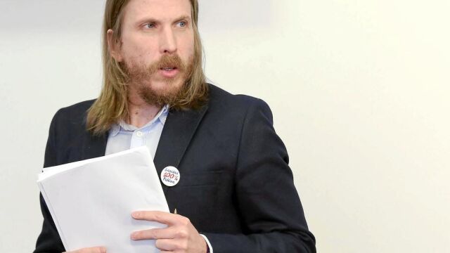 El portavoz del Grupo Podemos en las Cortes, Pablo Fernández