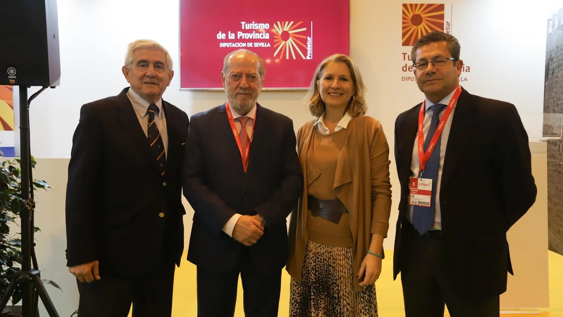 El presidente de la Diputación, Fernando Rodríguez Villalobos, mantuvo una reunión con el presidente de la Real Federación Española de Golf, Gonzaga Escauriaza, que ha estado acompañado por la presidenta de la Asociación Española de Campos de Golf (AECG), Claudia Hernández; y el presidente del Real Club de Golf de Sevilla, Rafael Domínguez / Foto: La Razón