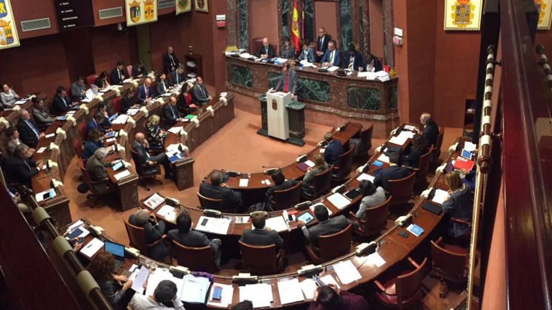 El Parlamento regional aprobó con 22 votos a favor, 13 abstenciones y 10 en contra, la nueva ley de Presupuestos