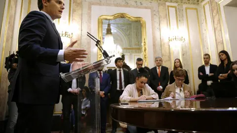 El presidente de Ciudadanos, Albert Rivera, durante la rueda de prensa que ofrecido hoy en el Congreso de los Diputados
