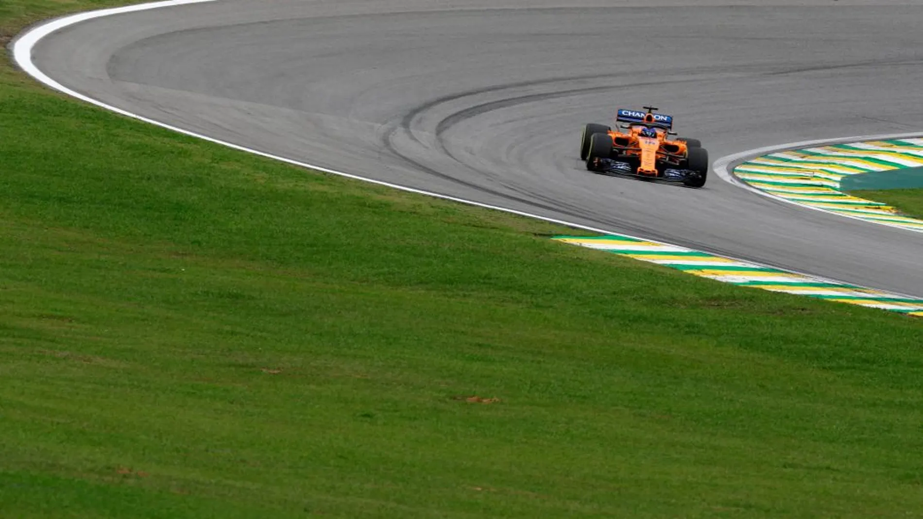 Fernando Alonso en el Gran Premio de Brasil / EFE