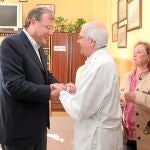 El alcalde de León, Antonio Silván, visita el Hogar del Transeúnte