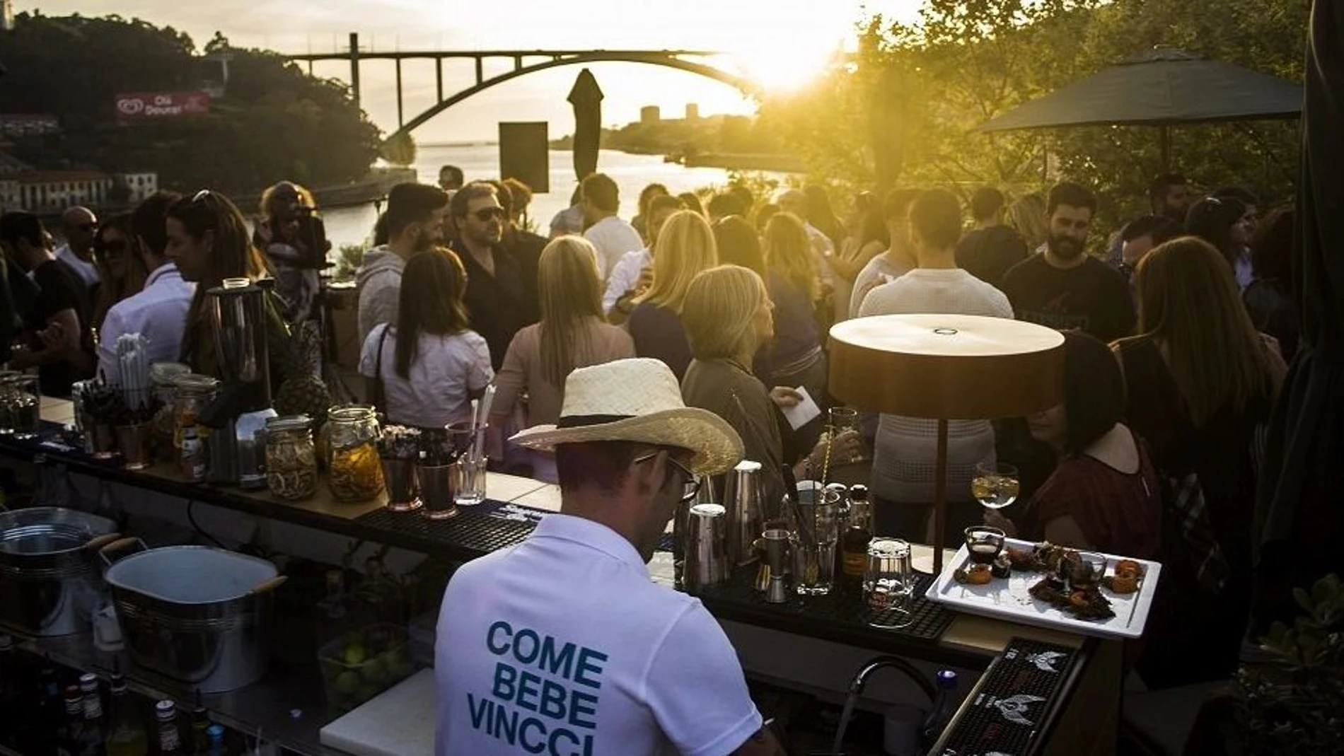 Douro Sky Lounge, un espacio diez para observar el Ponte de Arrábida. Foto: Vinci Porto