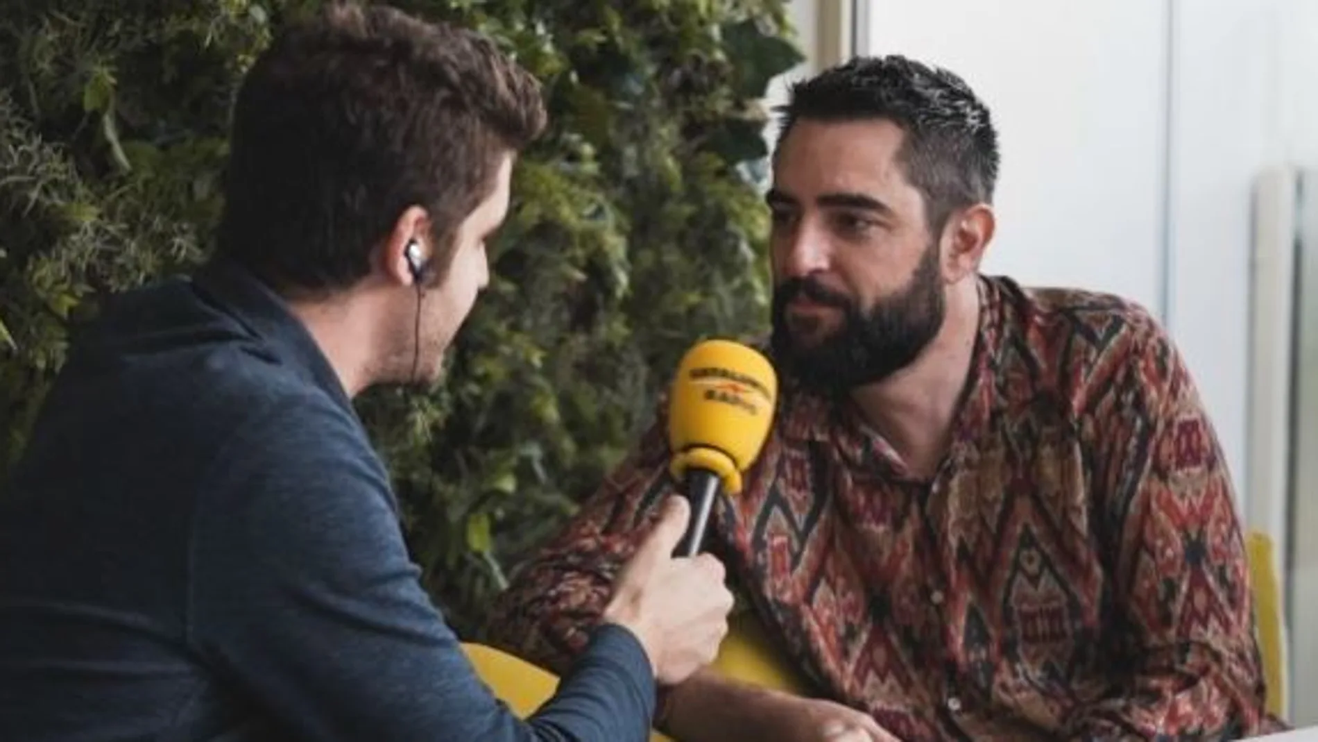 Dani Mateo durante la entrevista con Roger Escapada