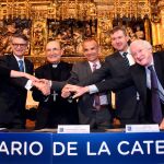 Fidel Herráez firma un convenio con los representantes de la Fundación Cajacírculo, Emilio de Domingo, de la Fundación Ibercaja, Inés González Sancho, de IberCaja Rioja, Burgos y Guadalajara, Jesús Les Mancho, acompañados por Antonio Méndez Pozo y Javier Lacalle