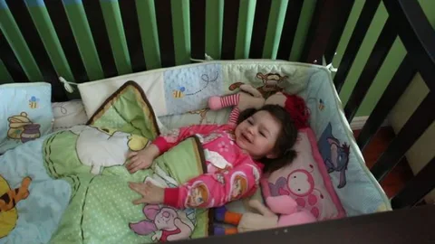 La pequeña Ever en su cuna