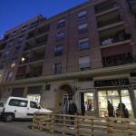 Vista del número nueve de la calle Unión Musical de la localidad valenciana de Catarroja, donde una mujer de 51 años ha muerto