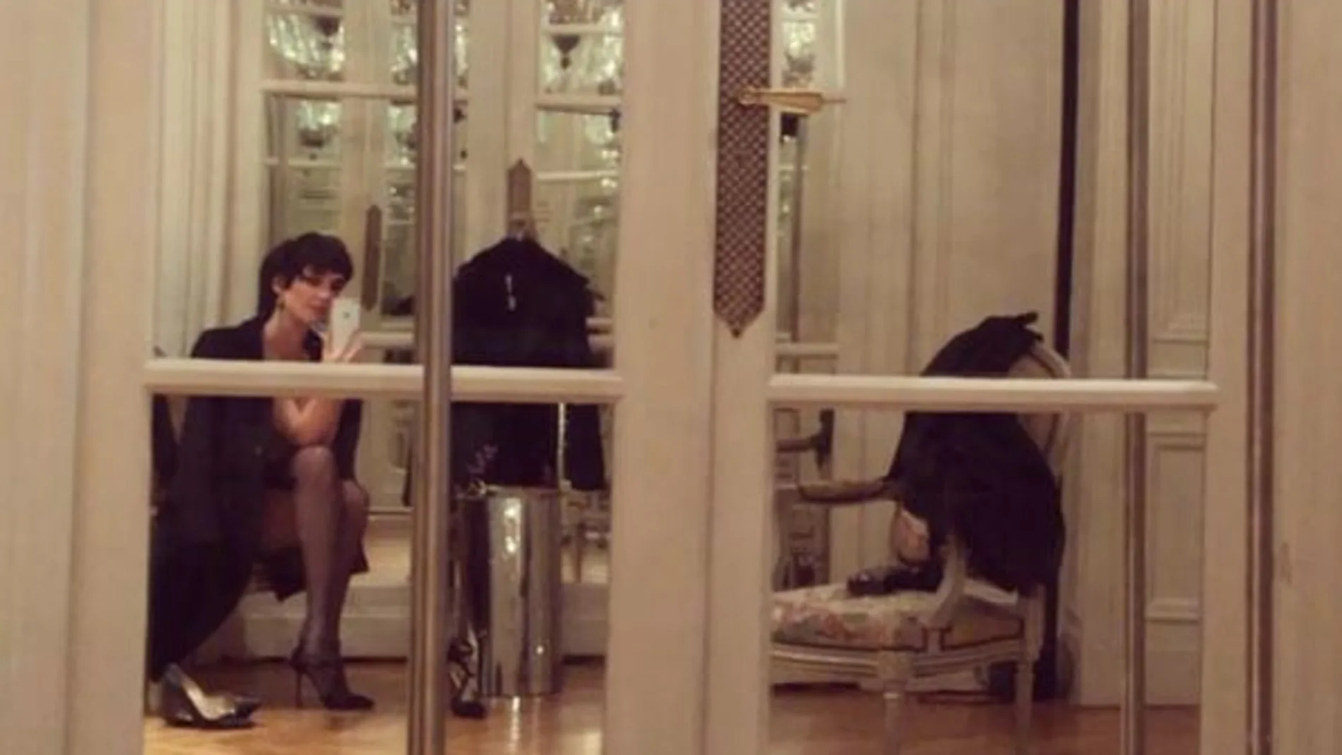 Paz Vega, en la prueba de vestuario tras su llegada a París (c) Instagram