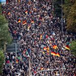 Demostración de fuerza de la ultraderecha en las calles de Chemnitz. REUTERS/Hannibal Hanschke