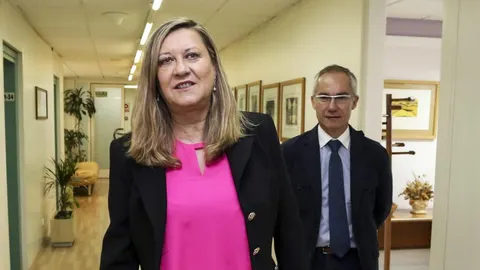 Pilar del Olmo y Ricardo González momentos antes de presentar el decreto