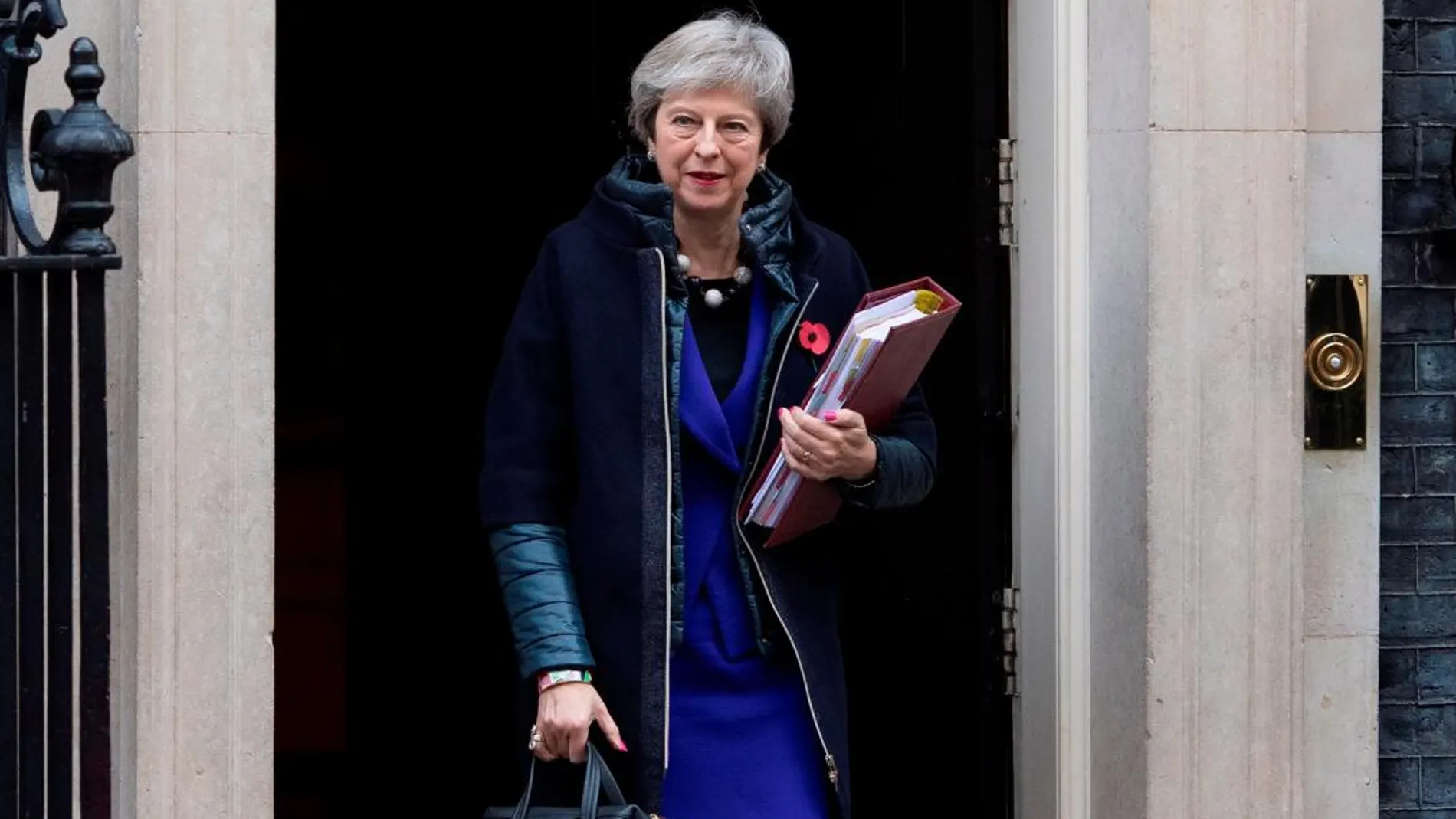 Theresa May, primera ministra británica, abandonando su residencia oficial de Downing Street.