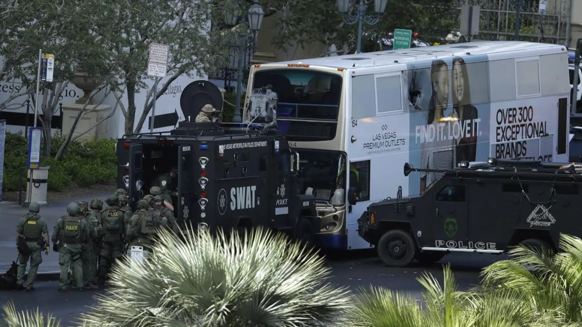 Efectivos de los SWAT de Las Vegas, rodearon el autobús