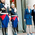 La «premier» Theresa May se reunió ayer con la canciller alemana, Angela Merkel, por la mañana y luego voló a París para entrevistarse con Emmanuel Macron
