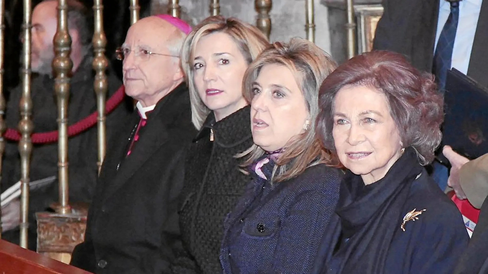 Doña Sofía, María José Salgueiro, Alicia García y García Burillo, escuchan el concierto