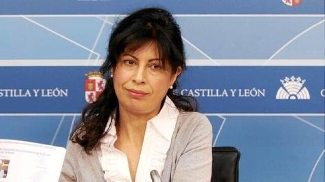 La viceportavoz del PSOE en las Cortes, Ana Redondo, presenta las propuestas de su grupo para hacer frente a los desahucios, ayer en Valladolid