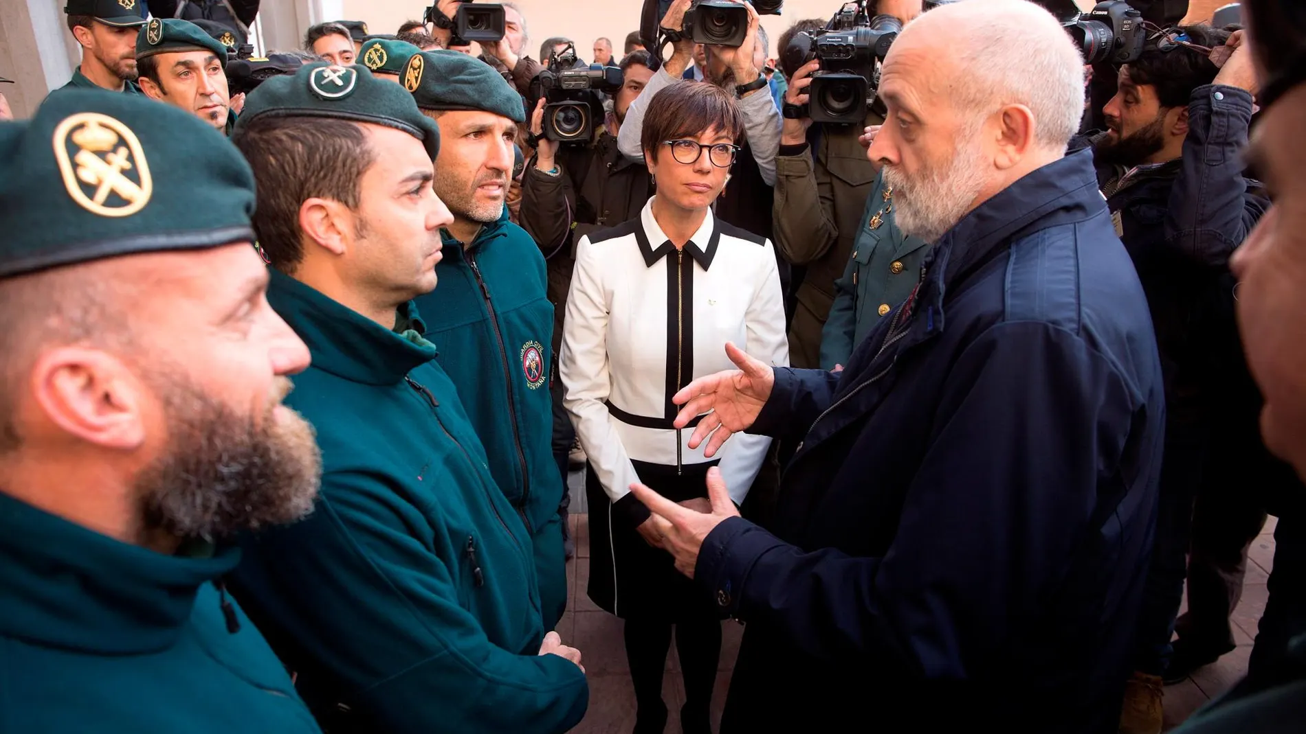El director de la Guardia Civil, Félix Azón, durante la visita a la Comandancia de Málaga