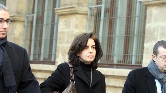 El exsocio de Iñaki Urdangarin, Diego Torres, acompañado de su mujer, Ana María Tejeiro, y su abogado a su llegada hoy a los juzgados de la capital balear