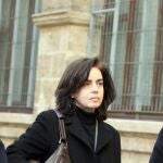 El exsocio de Iñaki Urdangarin, Diego Torres, acompañado de su mujer, Ana María Tejeiro, y su abogado a su llegada hoy a los juzgados de la capital balear