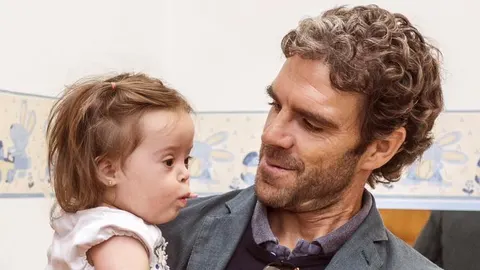 José Tomás en la visita que hizo la semana pasada a Burgos, a la asociación a la que se donarán los beneficios por el concierto de esta noche