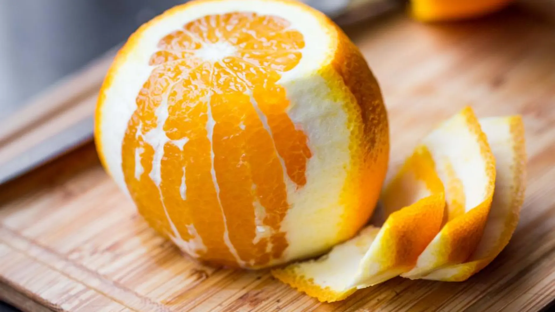 6 razones para no tirar la piel de la fruta