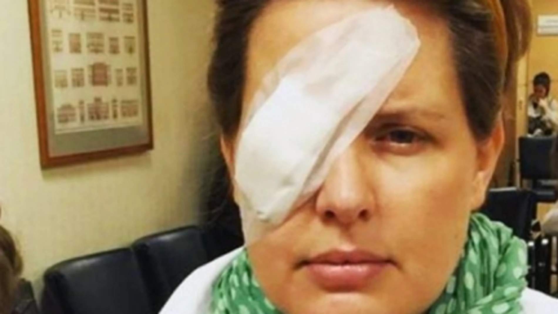 Tania Llasera, herida en un ojo