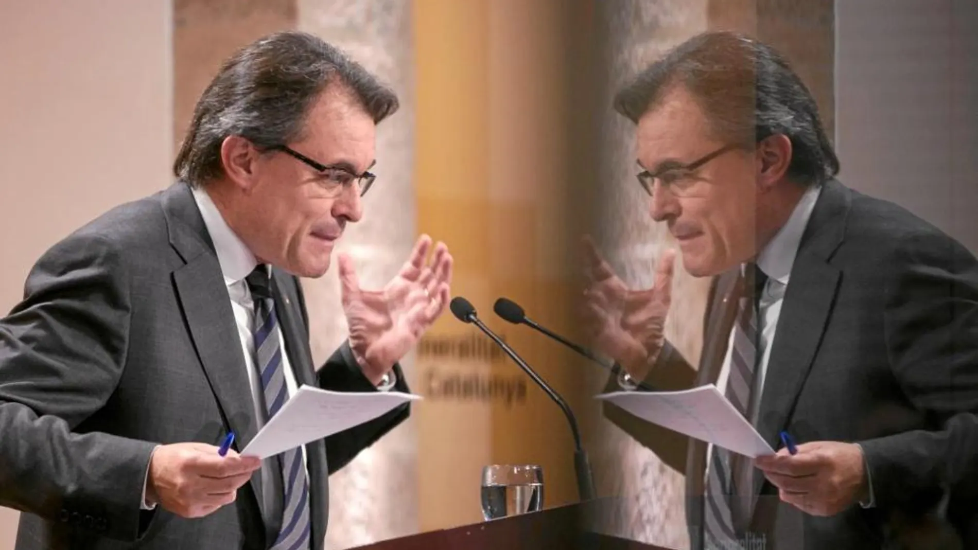 Mas explicó ayer ante los medios que su prioridad es convocar el referéndum