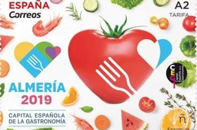 El tomate y los productos de la tierra lucen en el sello dedicado a la Capital Española de la Gastronomía