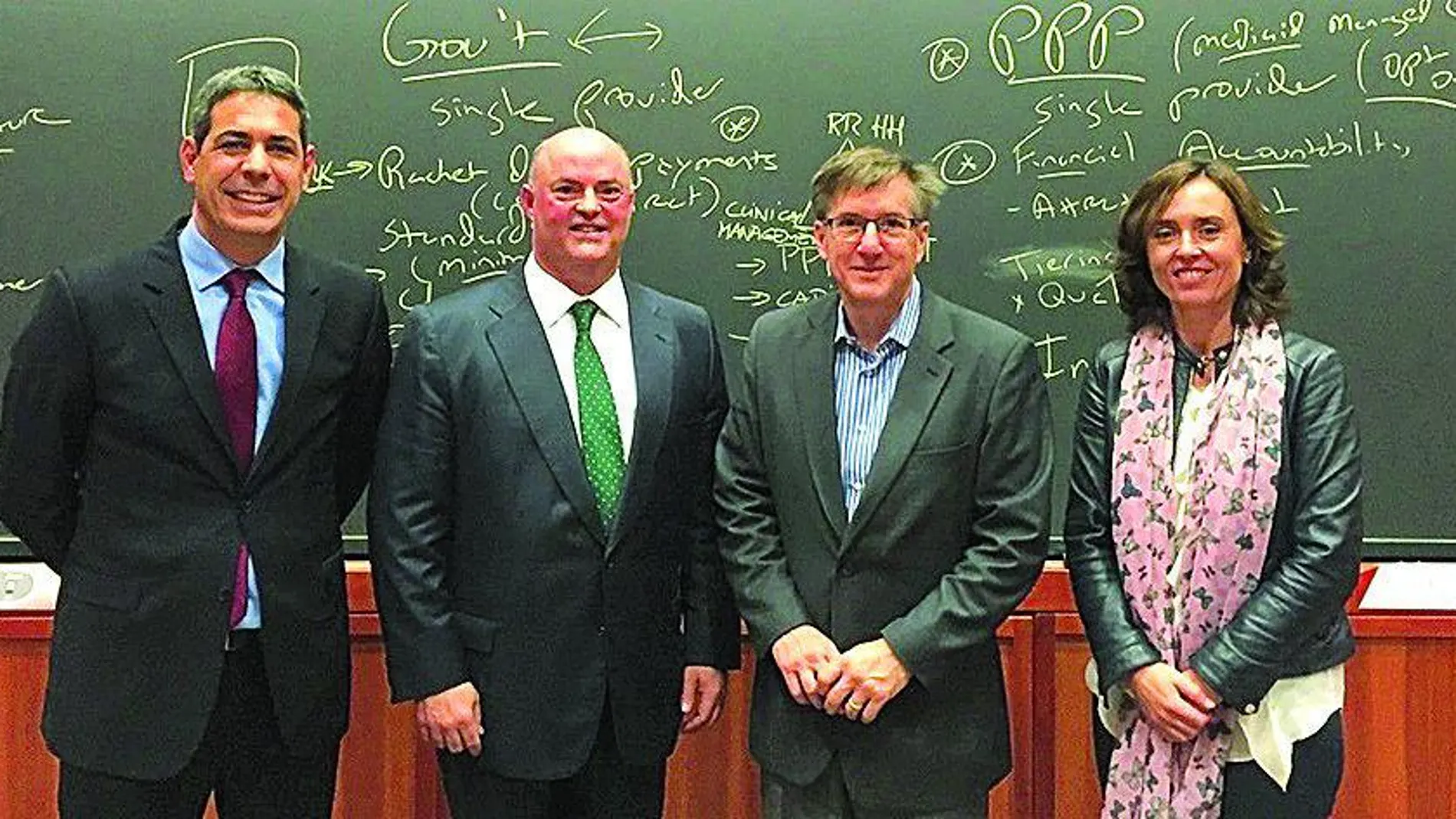 De izq. a drch., el director financiero de Ribera Salud, Pablo Gallart; el consejero delegado, Alberto de Rosa; el profesor Kevin Alan Achulman; y la directora de organización y gestión asistencial, Elisa Tarazona
