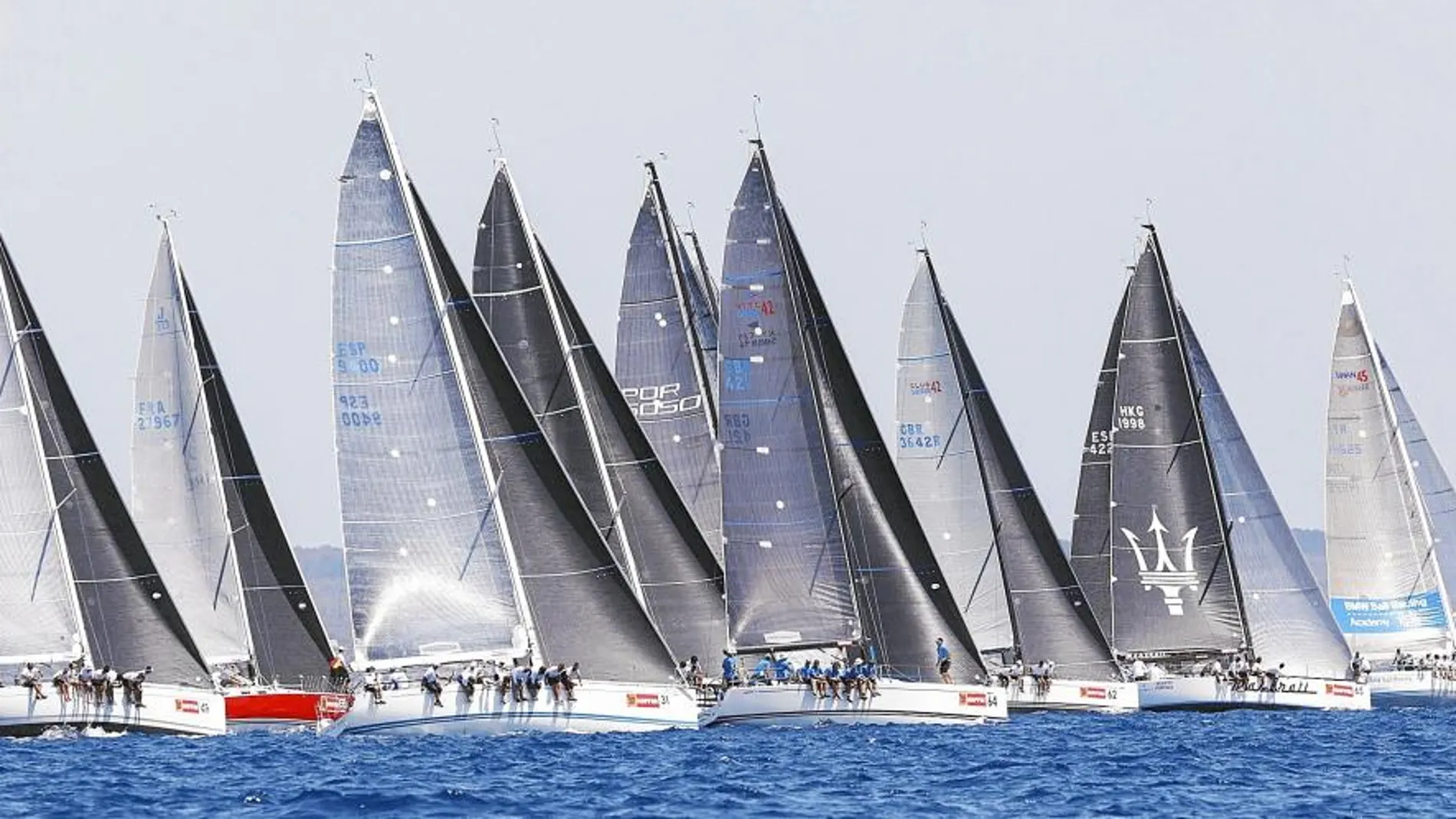 La Copa del Rey Mapfre comenzó a navegar ayer por la Bahía de Palma