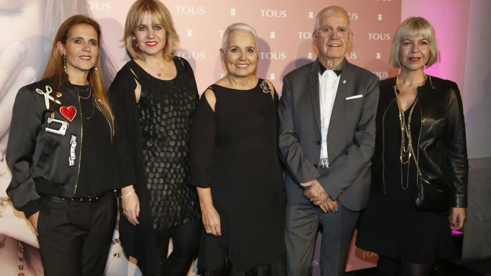Rosa Oriol y Salvador Tous con sus hijas Alba, Laura y Rosa Tous en un evento en Madrid.