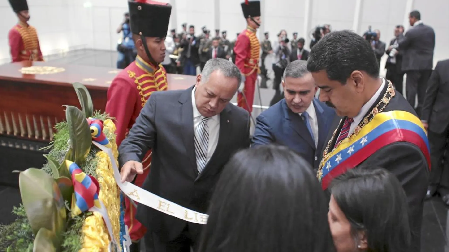 El presidente Nicolás Maduro junto al presidente saliente de la Asamblea Nacional, Diosdado Cabello