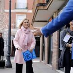 La presidenta regional, Cristina Cifuentes, a su llegada a la sede del partido en Gefate