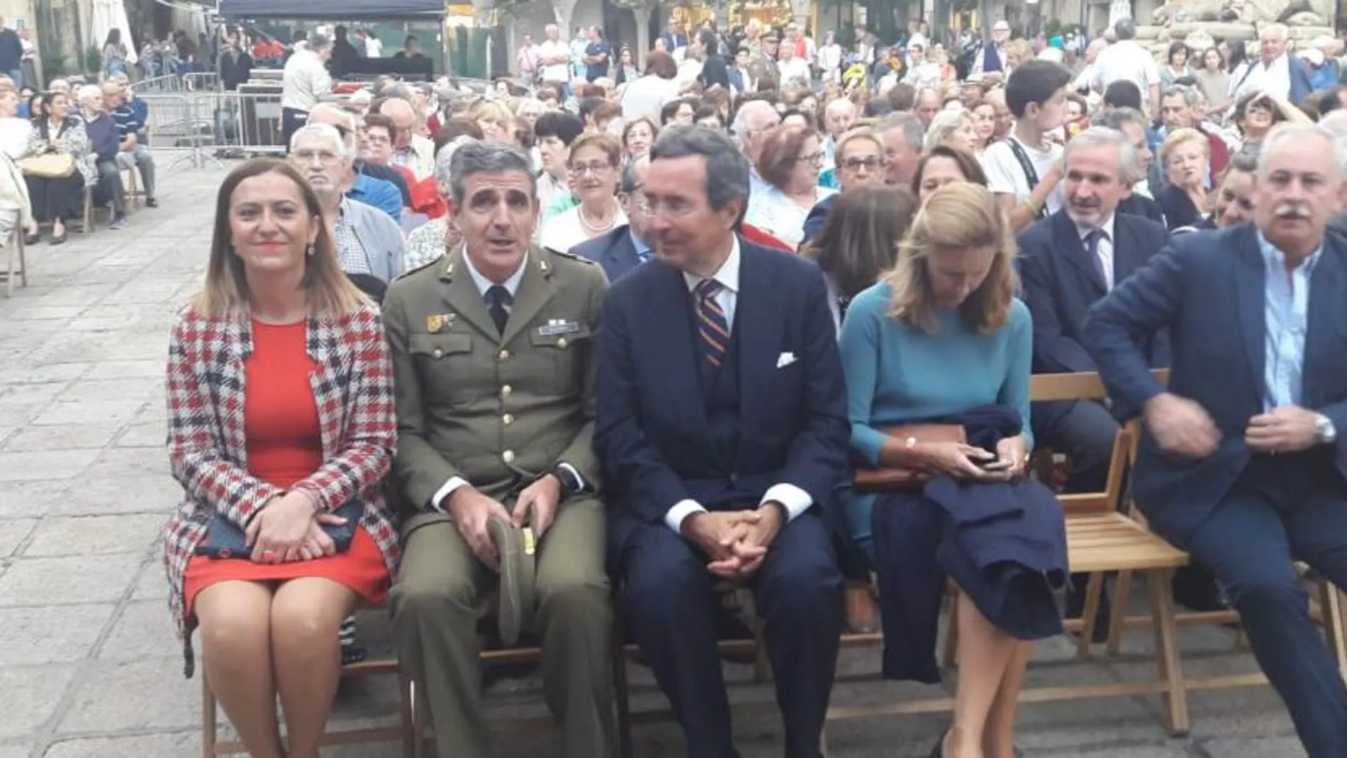 Virgina Barcones y el conde de Ripalda, Amalio de Marichalar, entre otras autoridades, asisten al concierto que cerró los actos conmemorativos