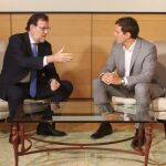 Reunión entre el presidente del gobierno en funciones, Mariano Rajoy, y el líder de la oposición, Albert Rivera