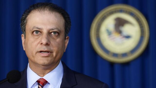 Trump pidió a Preet Bharara que siguiera en el cargo y ahora le pide que dimita