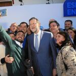 El presidente del Gobierno, Mariano Rajoy, durante el acto de precampaña en Tomares