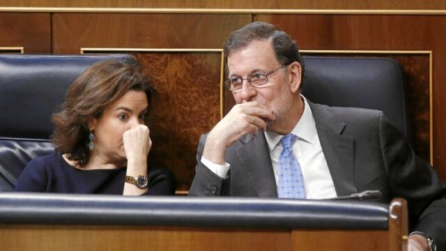 Sáenz de Santamaría, ayer, en la sesión de control al Gobierno en el Congreso