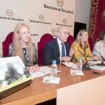 Jesús Julio Carnero, Pilar del Olmo junto a la autora y codirectora de la tesis