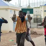  Diez inmigrantes de un grupo de 50 entran en Melilla tras saltar la valla