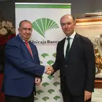  Unicaja Banco ofrece condiciones financieras favorables a más de 8.300 médicos colegiados de Málaga