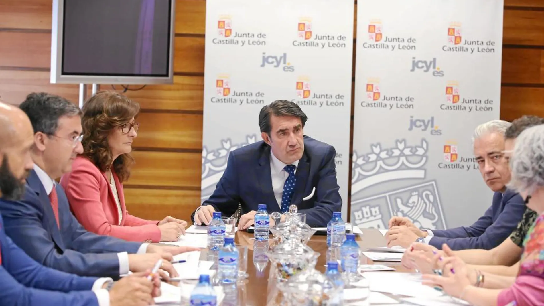El consejero Juan Carlos Suárez-Quiñones se reúne con los integrantes del Consejo del Diálogo Social