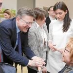 El presidente visitó ayer Castellón con la consellera de Sanidad para promocionar el nuevo plan contra el copago
