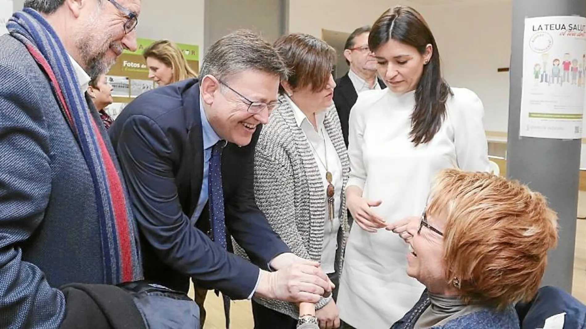 El presidente visitó ayer Castellón con la consellera de Sanidad para promocionar el nuevo plan contra el copago