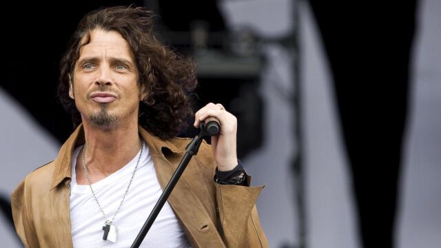 Chris Cornell durante una actuación