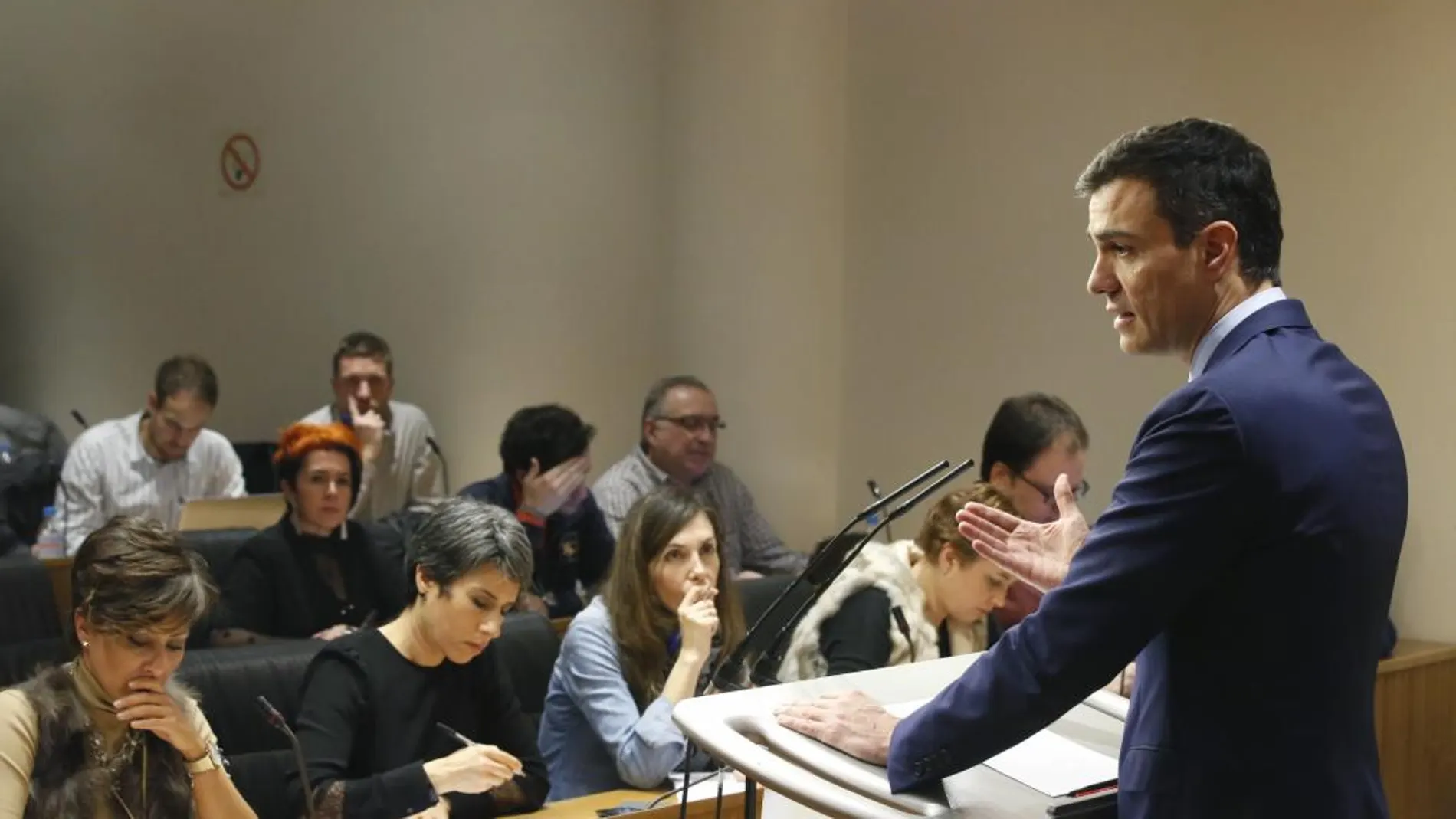 Pedro Sánchez durante la rueda de prensa tras la reunión con Rajoy