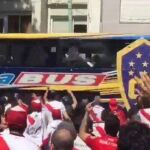 Los seguidores de River atacaron el bus que transportaba a los jugadores de Boca hacia el estadio Monumental el pasado sábado / Twitter