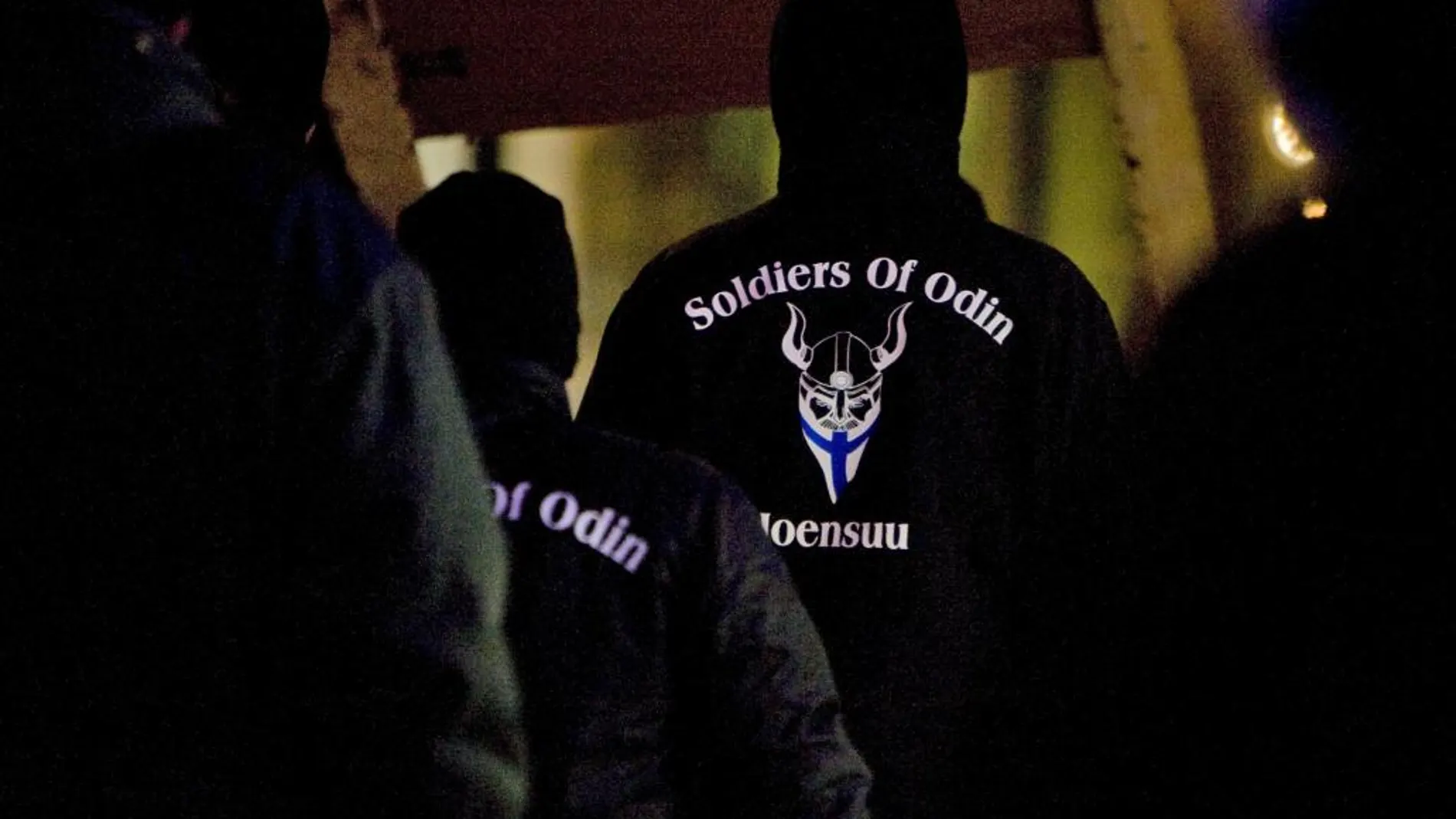 Miembros del grupo neonazi los Soldados de Odín, durante una manifestación en Joensuu (Finlandia) el pasado 8 de enero